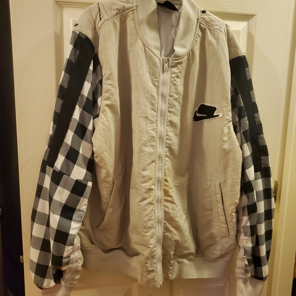 Nike Jacket - Picture 4 of 13